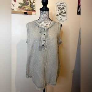Zenana Outfitters Sleeveless Button-Front Blouse - Light Gray